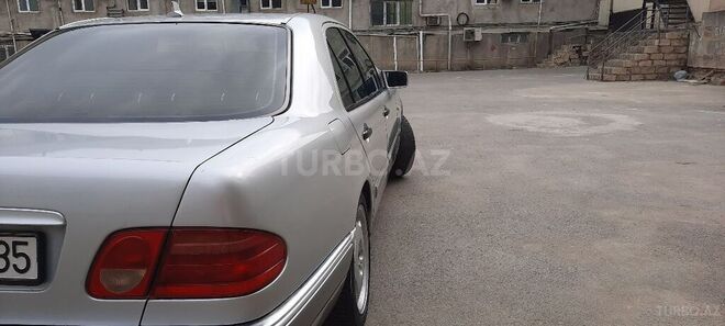 Mercedes E 280 1999, 236,340 km - 2.8 l - Bakı