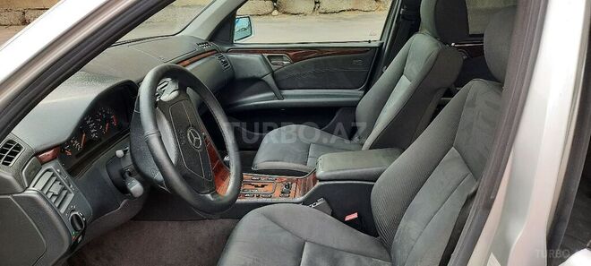 Mercedes E 280 1999, 236,340 km - 2.8 l - Bakı