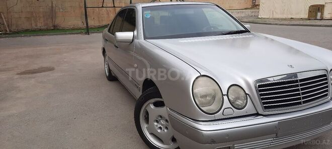 Mercedes E 280 1999, 236,340 km - 2.8 l - Bakı