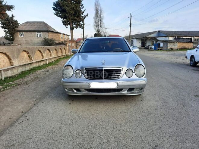 Mercedes E 220 2000, 495,850 km - 2.2 l - Bakı