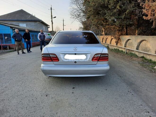 Mercedes E 220 2000, 495,850 km - 2.2 l - Bakı