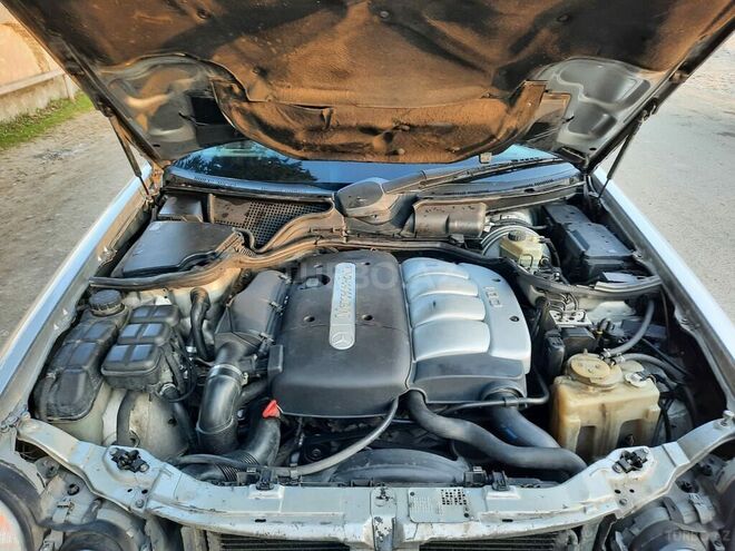 Mercedes E 220 2000, 495,850 km - 2.2 l - Bakı