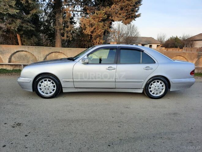 Mercedes E 220 2000, 495,850 km - 2.2 l - Bakı