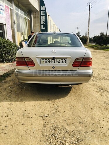 Mercedes E 200 2001, 366,344 km - 2.0 l - Masallı