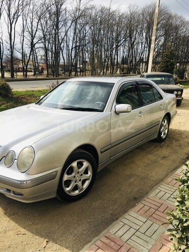 Mercedes E 200 2001, 366,344 km - 2.0 l - Masallı
