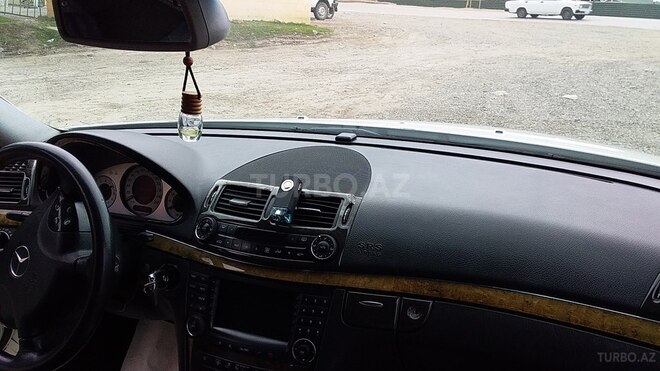 Mercedes E 320 2004, 305,000 km - 3.2 l - Salyan