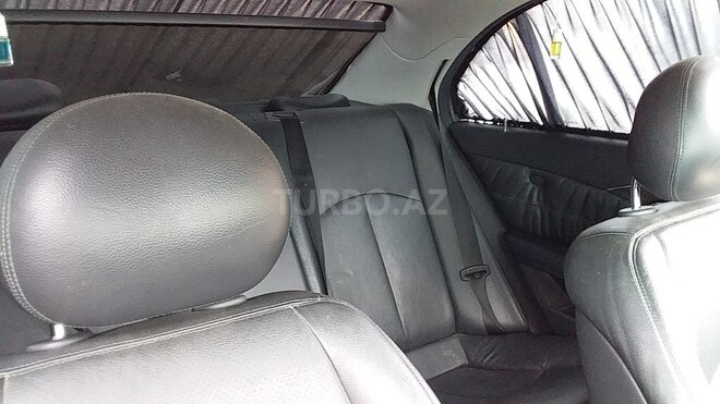 Mercedes E 320 2004, 305,000 km - 3.2 l - Salyan