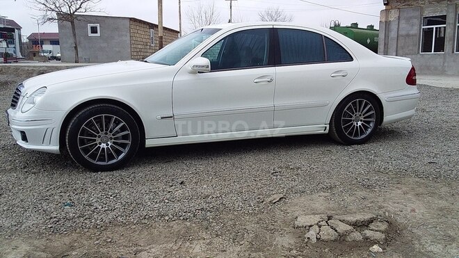 Mercedes E 320 2004, 305,000 km - 3.2 l - Salyan