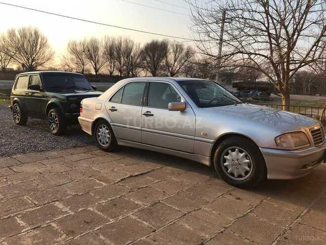 Mercedes C 240 1998, 335,000 km - 2.4 l - Salyan