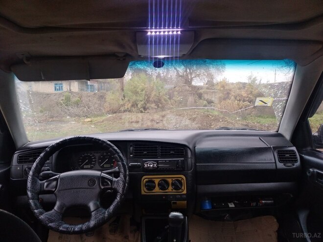 Volkswagen Vento 1994, 158,000 km - 1.8 l - Sabirabad