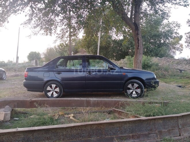 Volkswagen Vento 1994, 158,000 km - 1.8 l - Sabirabad