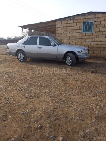 Mercedes E 250 1994, 1 km - 2.5 l - Biləsuvar