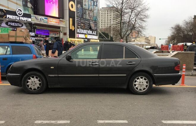 Mercedes E 230 1995, 416,000 km - 2.3 l - Bakı