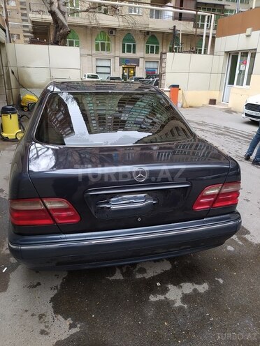 Mercedes E 220 1999, 335,000 km - 2.2 l - Bakı