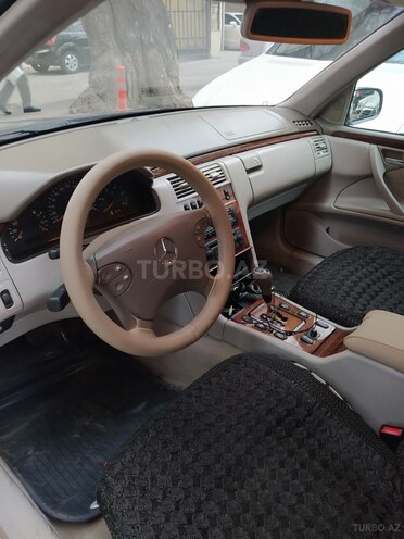 Mercedes E 220 1999, 335,000 km - 2.2 l - Bakı