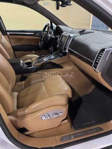 Porsche Cayenne Turbo S 2015, 59,300 km - 4.8 л - Bakı