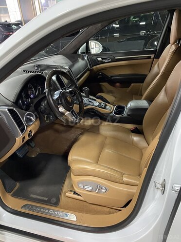 Porsche Cayenne Turbo S 2015, 59,300 km - 4.8 л - Bakı