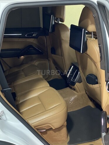 Porsche Cayenne Turbo S 2015, 59,300 km - 4.8 л - Bakı