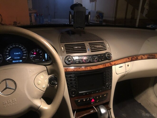 Mercedes E 240 2003, 352,281 km - 2.6 l - Ucar