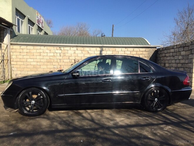 Mercedes E 240 2003, 352,281 km - 2.6 l - Ucar