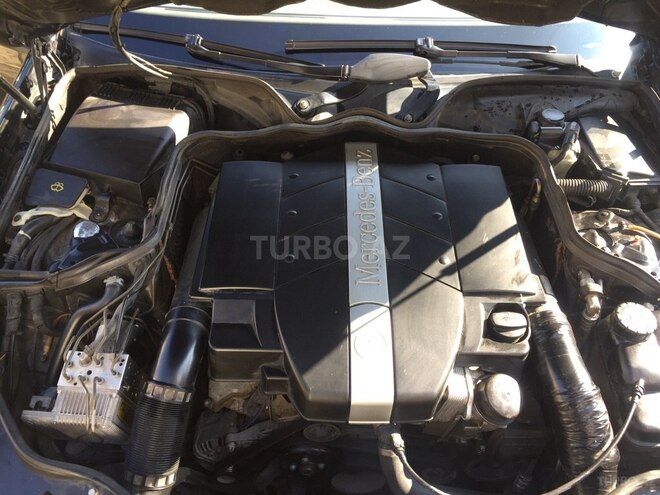 Mercedes E 240 2003, 352,281 km - 2.6 l - Ucar
