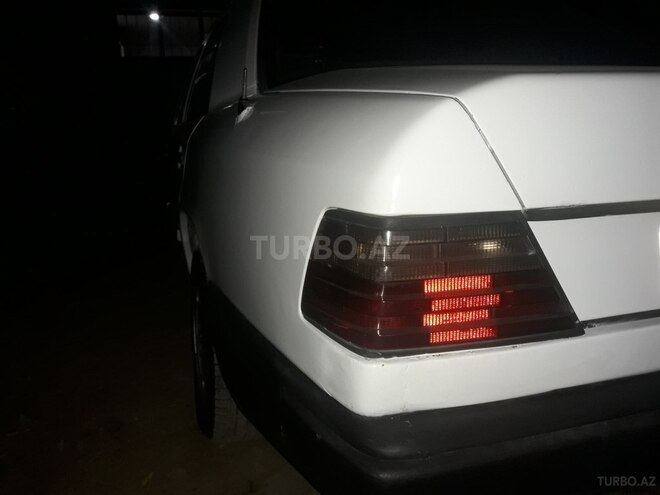 Mercedes E 200 1988, 999,999 km - 0.2 l - Bakı