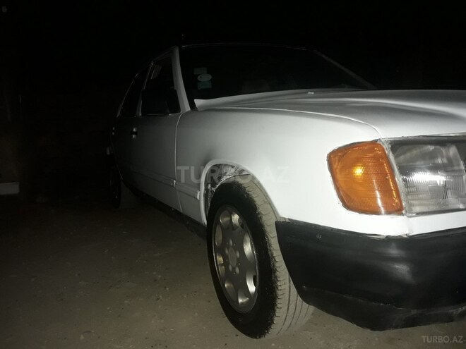 Mercedes E 200 1988, 999,999 km - 0.2 l - Bakı