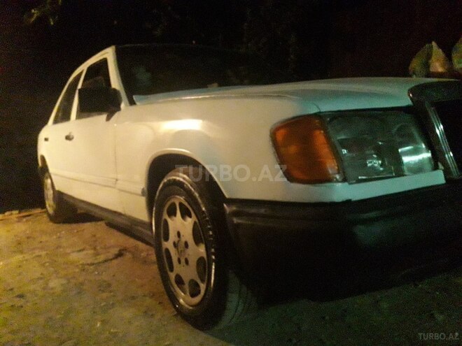 Mercedes E 200 1988, 999,999 km - 0.2 l - Bakı