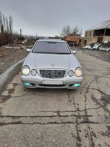 Mercedes E 320 2001, 265,000 km - 3.2 l - Şəmkir