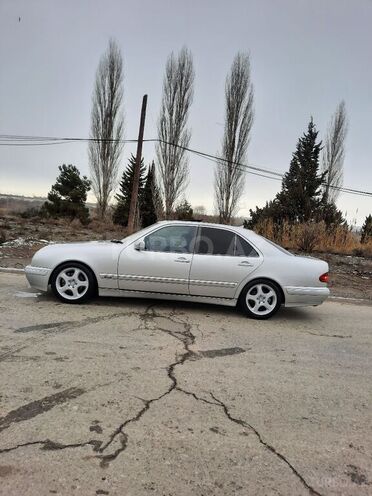 Mercedes E 320 2001, 265,000 km - 3.2 l - Şəmkir