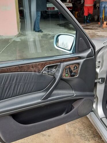 Mercedes E 320 2001, 265,000 km - 3.2 l - Şəmkir