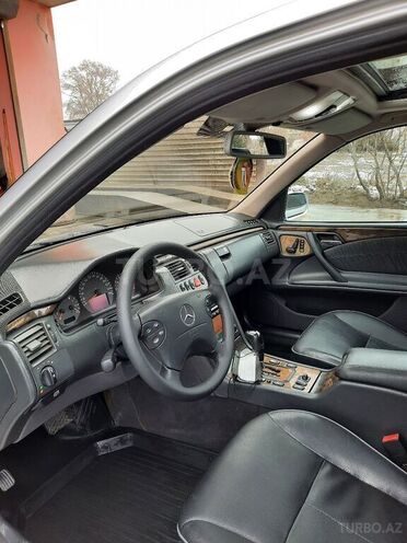 Mercedes E 320 2001, 265,000 km - 3.2 l - Şəmkir