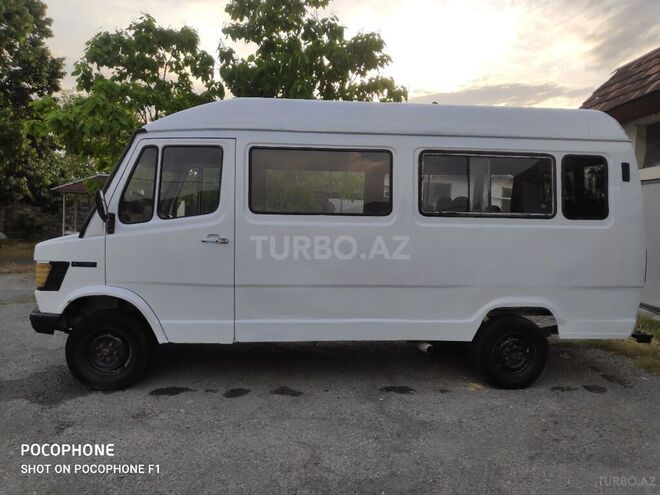 Mercedes 208 D 1989, 350,000 km - 2.3 l - Şəki