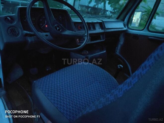 Mercedes 208 D 1989, 350,000 km - 2.3 l - Şəki