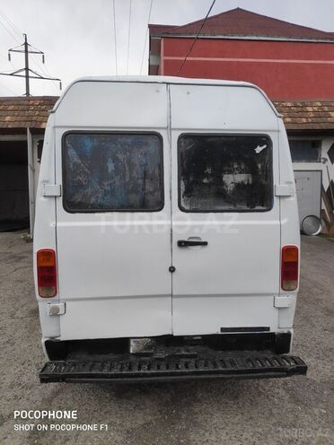 Mercedes 208 D 1989, 350,000 km - 2.3 l - Şəki