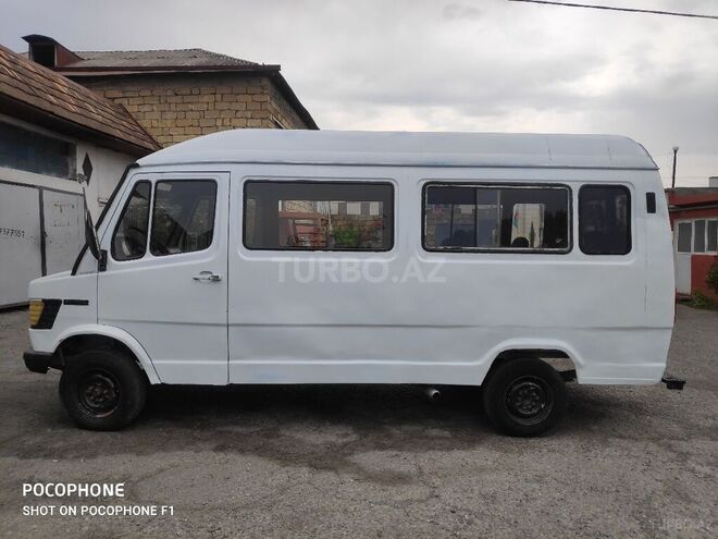 Mercedes 208 D 1989, 350,000 km - 2.3 l - Şəki