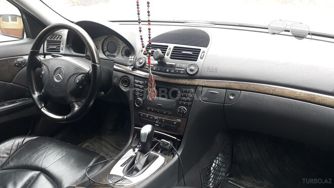 Mercedes E 240 2003, 267,000 km - 2.6 l - Sumqayıt
