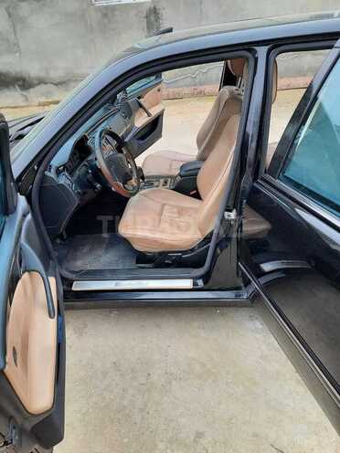 Mercedes E 240 2001, 235,000 km - 2.6 l - Bakı