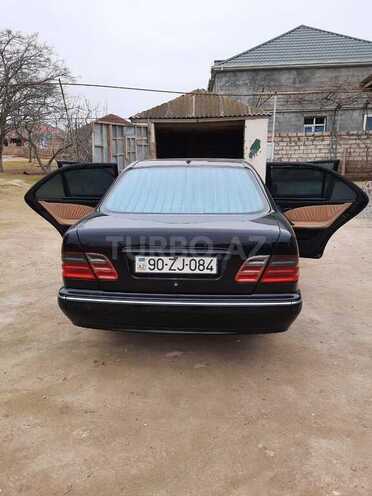 Mercedes E 240 2001, 235,000 km - 2.6 l - Bakı