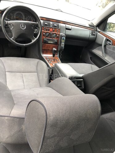Mercedes E 240 2000, 332,000 km - 2.6 л - Bakı