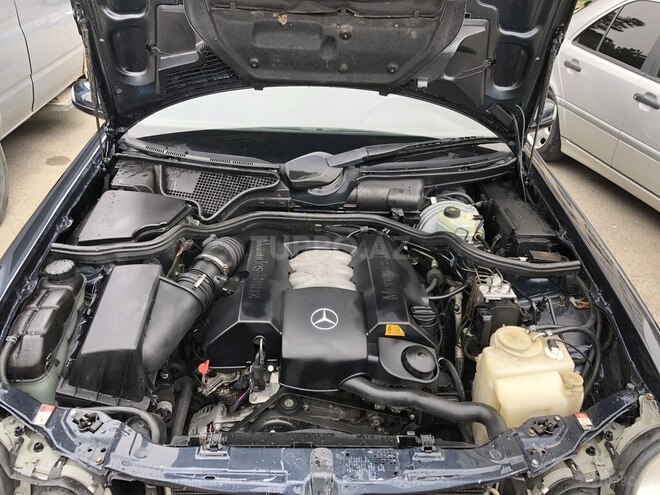 Mercedes E 240 2000, 332,000 km - 2.6 л - Bakı