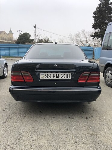 Mercedes E 240 2000, 332,000 km - 2.6 л - Bakı