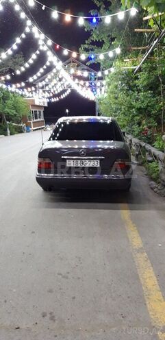 Mercedes E 220 1994, 364,521 km - 2.2 l - Şirvan