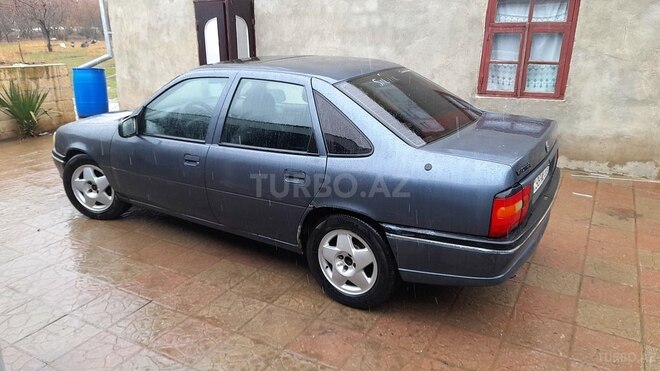 Opel Vectra 1995, 340,000 km - 1.6 l - Qusar