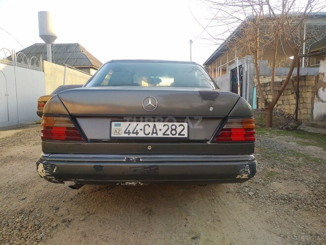 Mercedes E 200 1991, 326,500 km - 2.0 л - Cəlilabad