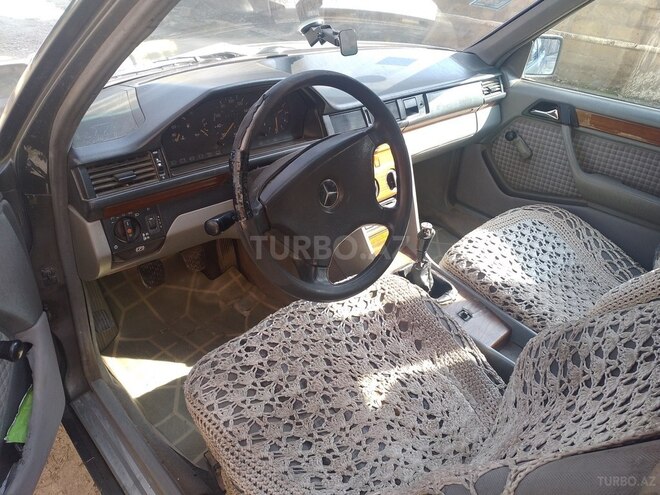 Mercedes E 200 1991, 326,500 km - 2.0 л - Cəlilabad