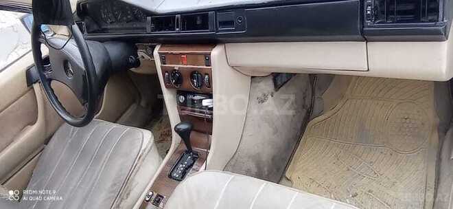 Mercedes E 230 1986, 350,000 km - 2.3 l - Quba