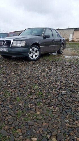Mercedes E 220 1988, 300,000 km - 2.2 l - Bakı