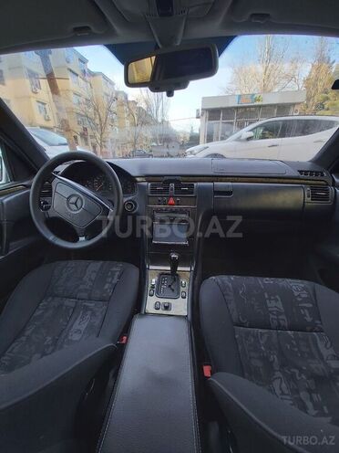 Mercedes E 230 1996, 365,000 km - 2.3 l - Sumqayıt