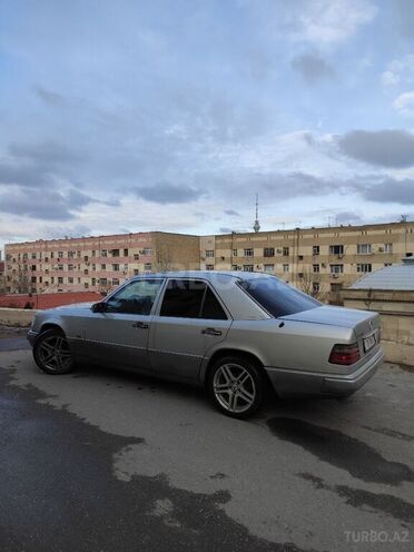 Mercedes E 220 1995, 429,500 km - 2.2 l - Bakı